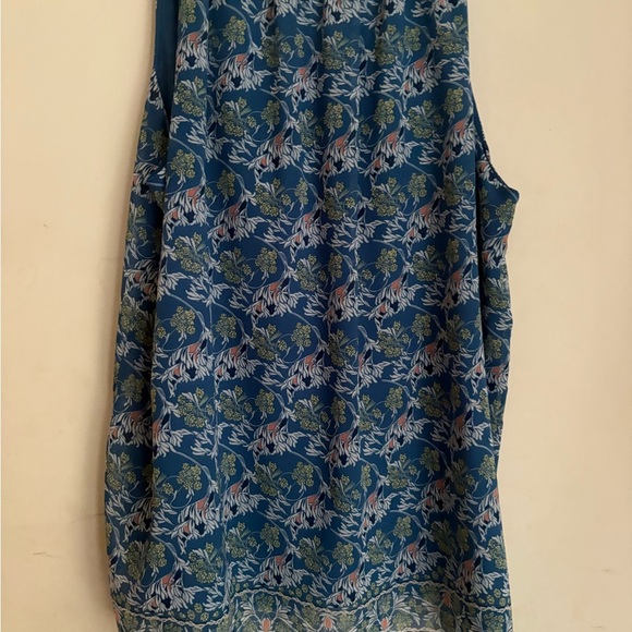 MAX STUDIO BLUE FLORAL SLEEVELESS TOP 1X - Picture 3 of 4